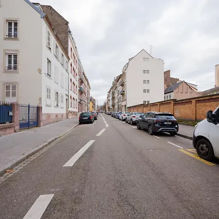 La Petite Escale - Gare De - Petite France - Commerces à Proximité *